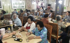 충주 짬뽕생각, 지역 어르신께 식사 대접