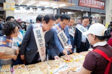 민주당·한국당 충북도당 전통시장, 지역경제의 근간 이구동성