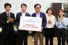 청주 김안과의원, 일학습 수료생과 장학금 기탁