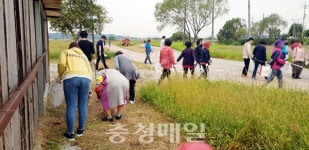 논산농기센터, 강경젓갈 축제장 환경정화 활동