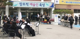 충북예고, 학생독립운동 기념일 맞아 등굣길 음악회 열어