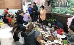 청주 오송읍 더덕솥뚜껑삼겹살, 저소득 아동 식사 후원