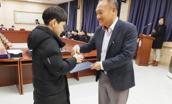 진천여객 신동삼 회장, 장학금 지원