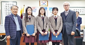 충주 송원의료재단, 지역 초등학교 졸업생 8명에게 장학금 전달