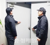 비상구 폐쇄하지 마세요