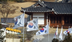 청주 덕촌리 독립운동가 마을 태극기 너덜너덜