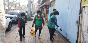 청주 사직1동 새마을지도자·부녀회, 방역 작업 전개