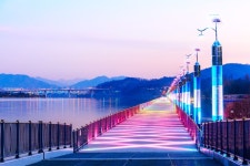 밤이 더 아름다운 충주 탄금호·수안보족욕길