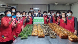 청주시 사직1동 주민자치위, 저소득 가구에 반찬 나눔