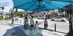 덥다 더워…그늘막으로