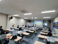 청주오창호수도서관, 도서관 지혜학교·길 위의 인문학 운영