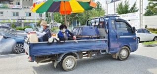 충주시 봉방동바르게살기위원회, 방역 차량 눈길