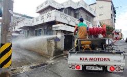 청주시 봉명1동 새마을지도자, 주택·상가 밀집지역 소독 실시