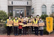 글향 캘리그라피봉사단, 금가면 경로당 현판 기증