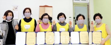 홍성도서관, 책 읽어주는 할머니 봉사단에게 마스크 증정
