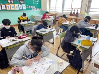 충남 청양 청남초, 1일 1한자 쓰기