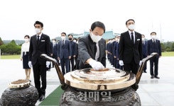 대전국세청, 현충원 참배·봉사활동