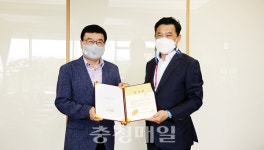 청주시 흥덕구, 지방소득세 납부 법인에 감사장 전달