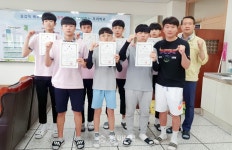 충주 칠금중 복싱부 김재효 지도자, 金 밭 일궈