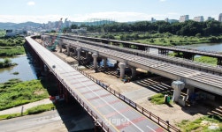 미호천교 청주→오송 방향, 가교로 교통 전환