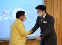 서울오치과의원 오형석 원장, 부여군에 성금 기탁