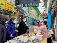 청주시 봉명2송정동 행정복지센터 직원들, 전통시장 장보기 행사