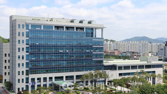 부하 직원 승진 대가로 돈 받은 전직 소방청장 구속
