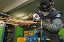 충북기능경기대회 35개 직종 216명 실력 발휘