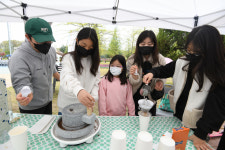 맷돌로 커피 만들기 체험