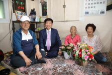 박범인 충남 금산군수, 가정의 달 100세 어르신 가정방문