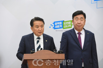 오송 바이오클러스터 브리핑하는 김영환 충북지사