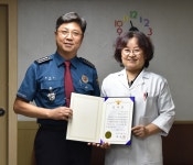 충북 충주경찰서, 노현송 충주 호암병원장에 감사장 수여