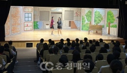 연극으로 각색된 소설 시간을 파는 상점 공연