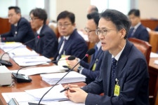 충북지사 대청호 큰섬 개발 금강청장은 급제동