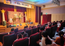 충북 충주시립도서관, 책방 속 마법 우체국 공연 성료!