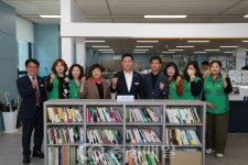충북 영동군청 민원실 작은 도서관 조성