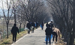 충북 충주시, 하수처리장 주변 산책로 봄맞이 청결활동 전개