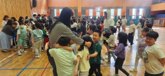 충남 공주교동초등학교, 노래로 감사하는 스승의 날 기념 행사 가져...