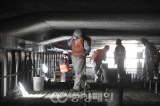 통행 재개 준비로 분주한 오송 궁평2지하차도