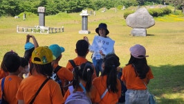 충남 당진시마을만들기지원센터, 주민 마을해설사와 함께 이의무신도비 답