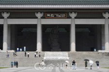 광복절 앞두고 독립기념관 찾은 시민들