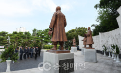 이범석 청주시장, 삼일공원 독립운동 민족 대표 5인 동상 참배