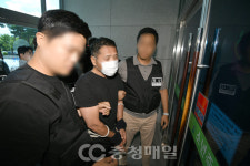 영장실질심사에 출석하는 청주 남주동 여관 방화 피의자