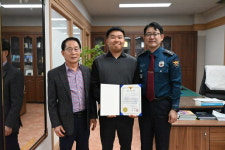 진천서 교통사고 인명구조 축협 직원 감사장 전달