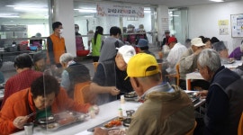 주택관리공단 충주 연수주공2 아파트, 어버이날 행사 가져