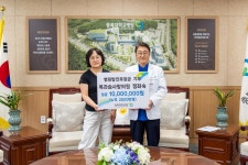 목과슴사랑의원 정화숙 원장, 충북대학교병원에 1천만원 기부