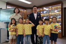 충북 영동 으뜸어린이집 플리마켓 수익금 장학금 기탁