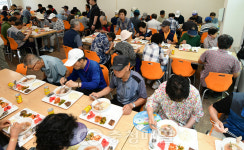 어르신 전복 삼계탕 드시고 힘내세요