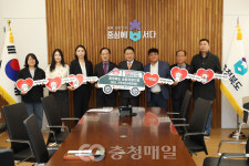 충북사랑의열매, 도내 복지시설에 차량 6대 전달