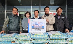 충주 한우프라자 김문흠 대표, 지역 경로당에 백미 기탁